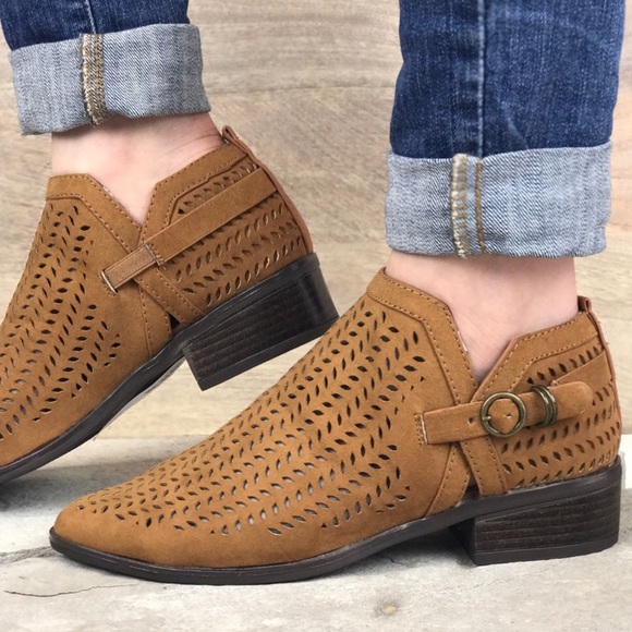 ⚡️2xHP⚡️ Laser Cut Buckled Booties - Picture 2 of 8